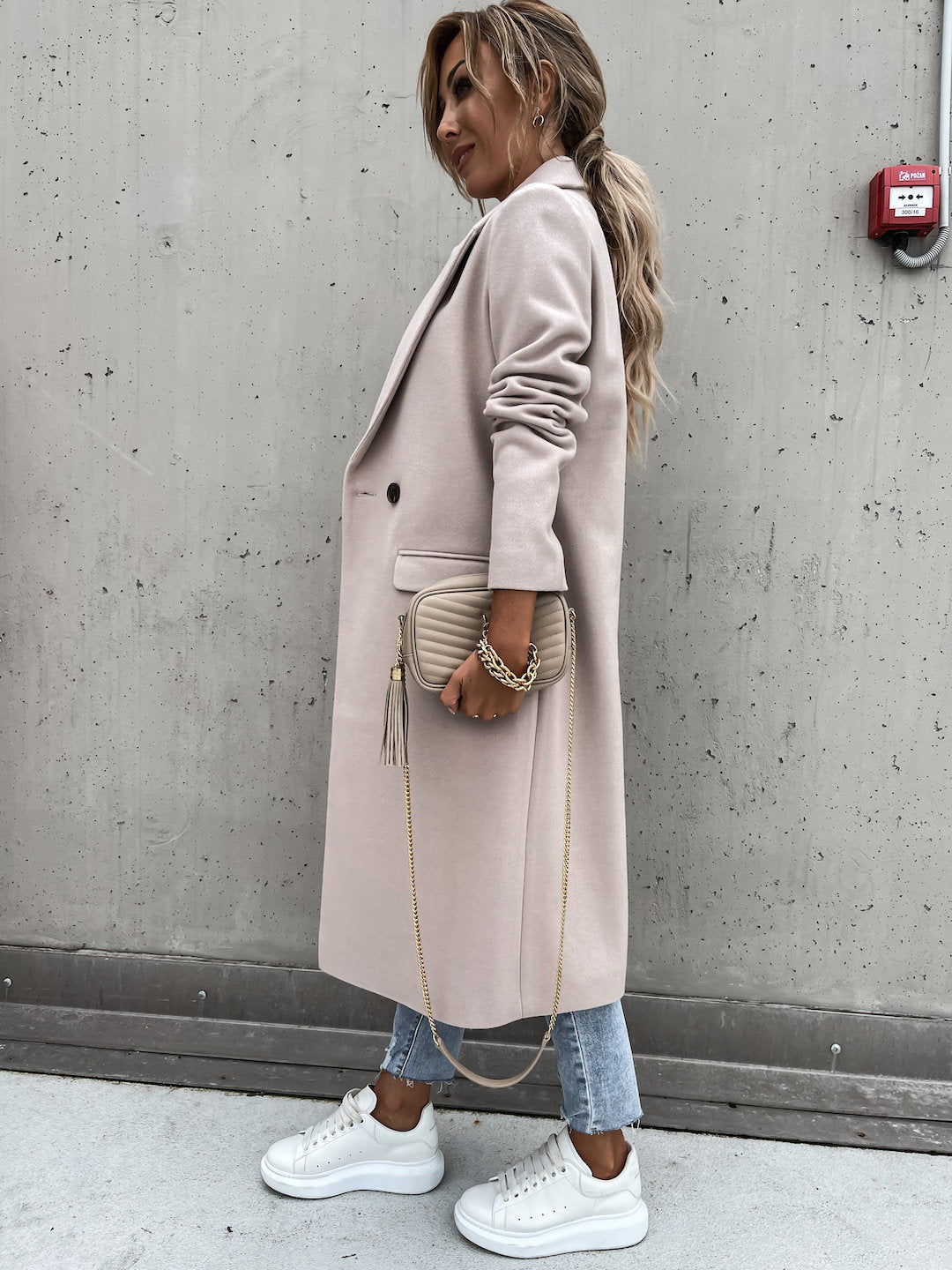 Trenchcoat i ull – Lång dubbelknäppt kappa i ullmix för kvinnor