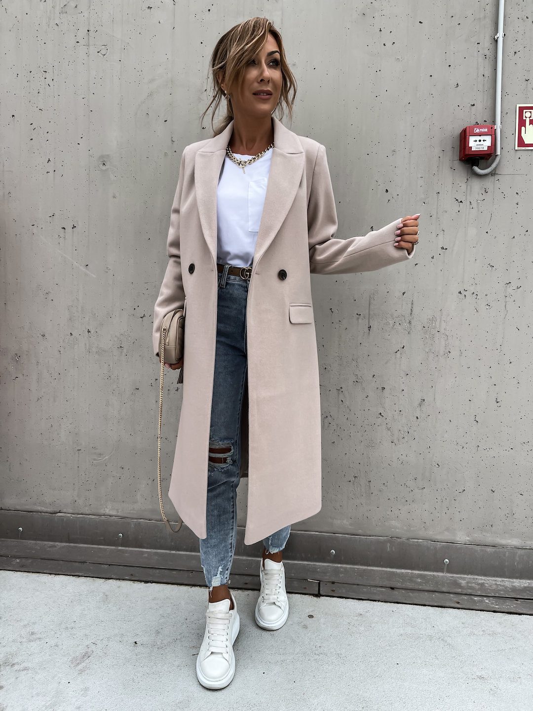 Trenchcoat i ull – Lång dubbelknäppt kappa i ullmix för kvinnor