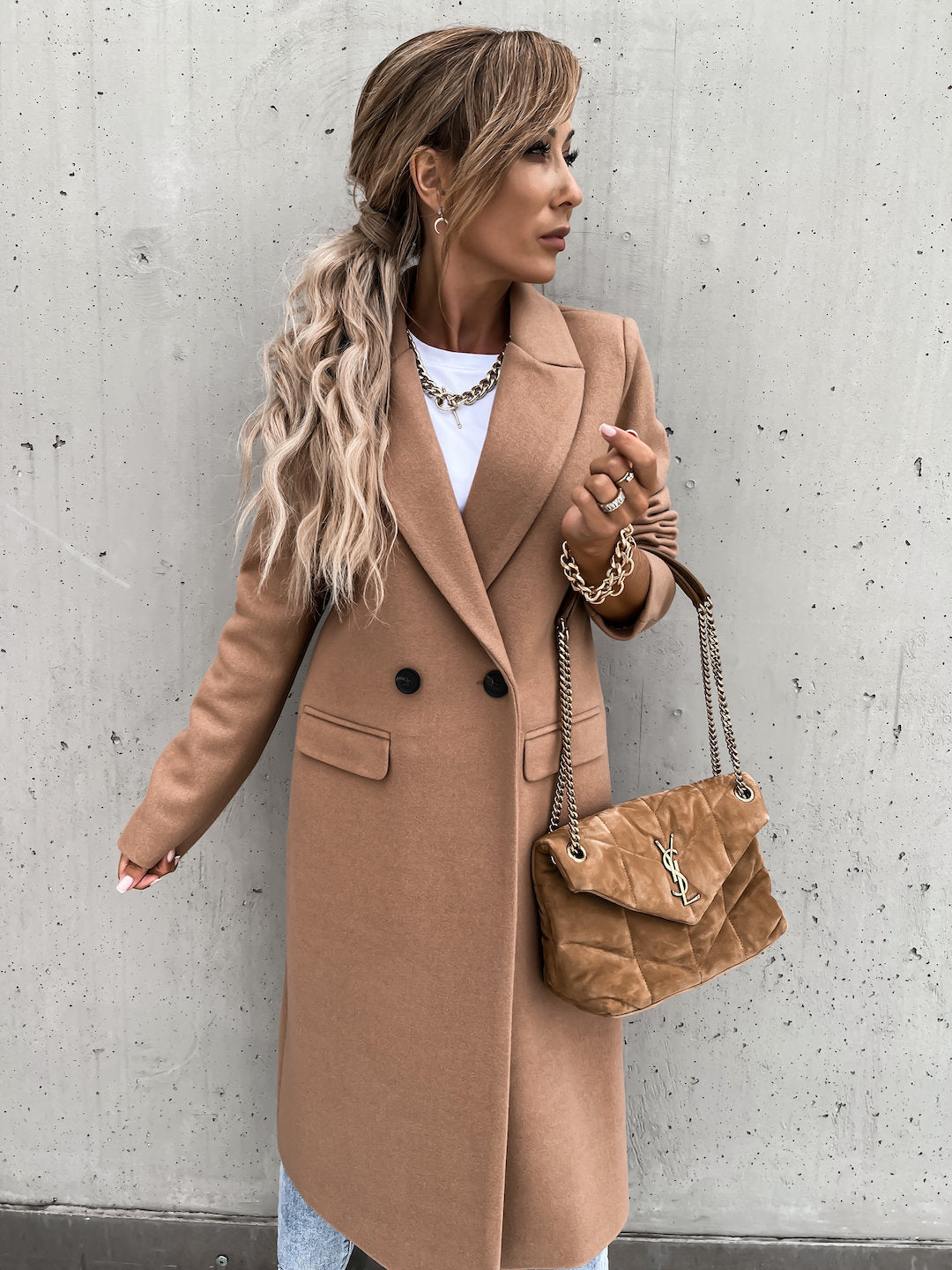 Trenchcoat i ull – Lång dubbelknäppt kappa i ullmix för kvinnor