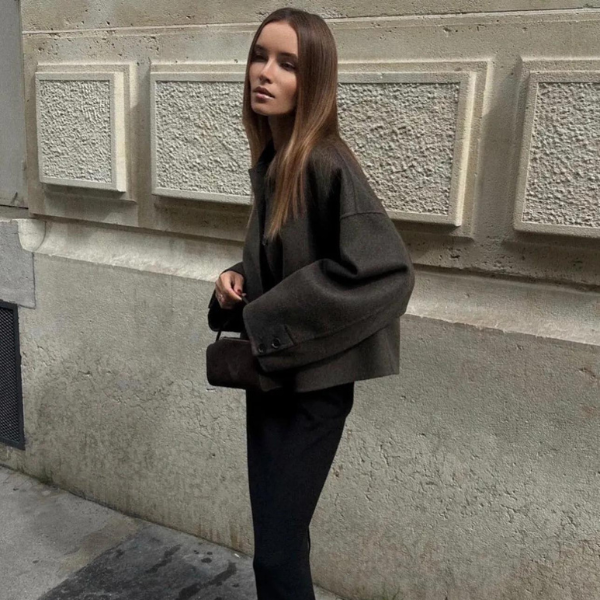 Ulljacka | Enkelknäppt | Löst sittande | Kort ullkappa | Trenchcoat i ull för damer